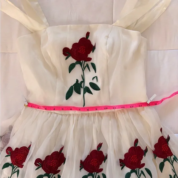 TATYANA BELLA ROSE NWT Elegant Floral Embroidered Taffeta cocktail 1950โs dress - Picture 3 of 4